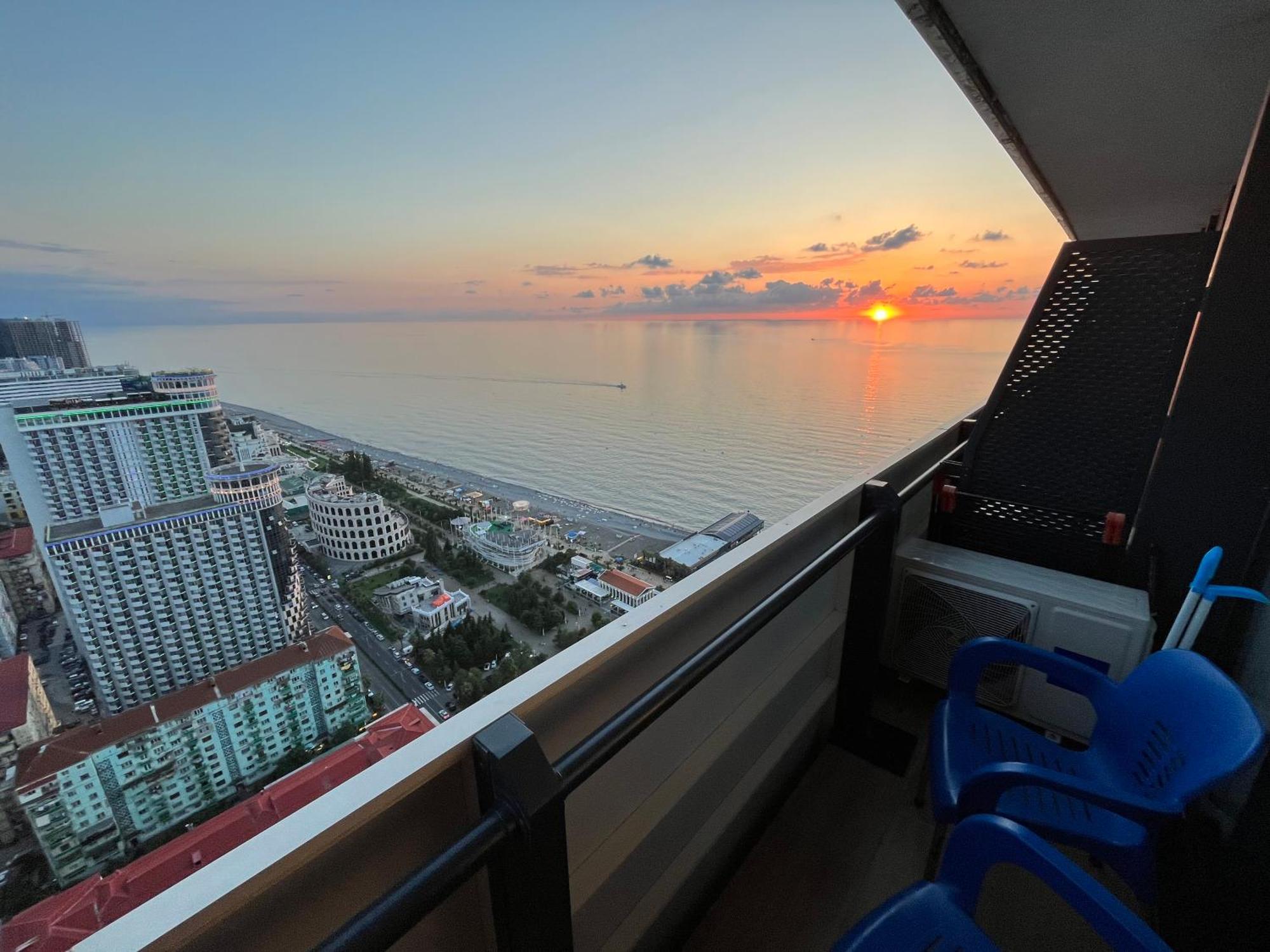 Orbi City Sun Tower 43 Floor บาทูมิ ภายนอก รูปภาพ