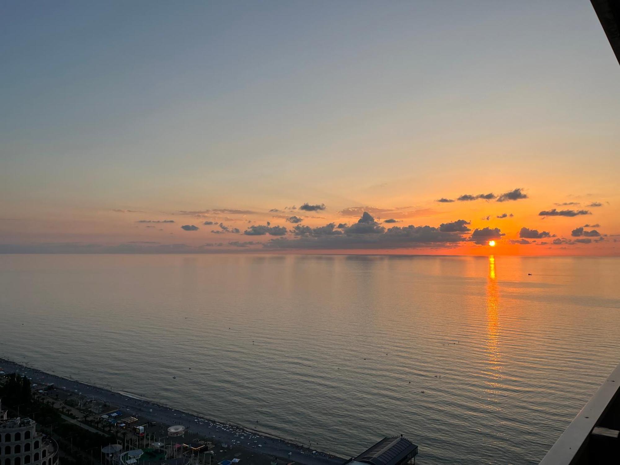 Orbi City Sun Tower 43 Floor บาทูมิ ภายนอก รูปภาพ