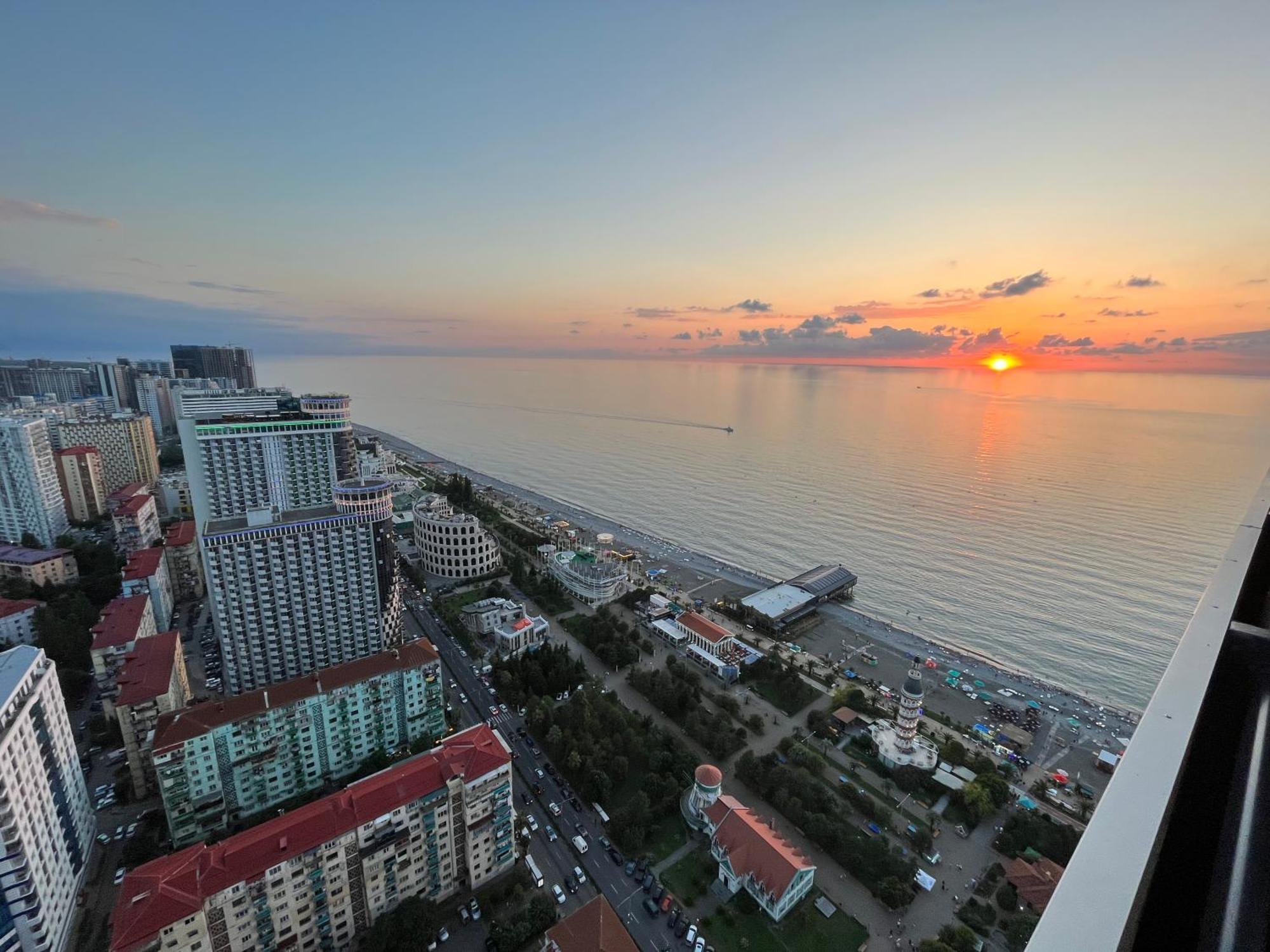 Orbi City Sun Tower 43 Floor บาทูมิ ภายนอก รูปภาพ